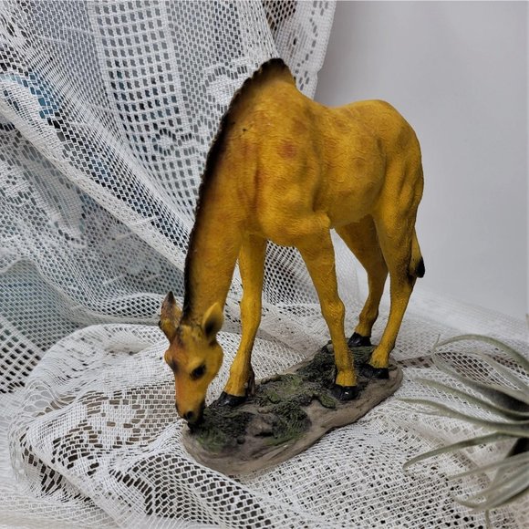 Vintage Giraffe Figurine Grazing in the Wild - Picture 10 of 10